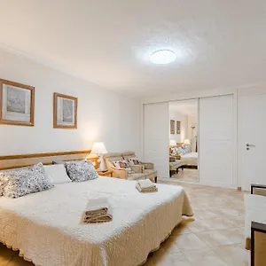 https://villa-bougainvillea.tenerifehoteles.net